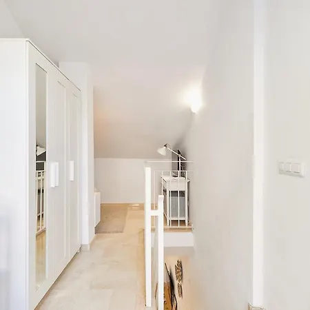 Hanna In By Solaga Homes Apartment